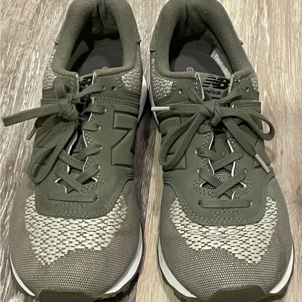Womens New Balance 574 Military Foliage Green Size 7.5 - Picture 5 of 8